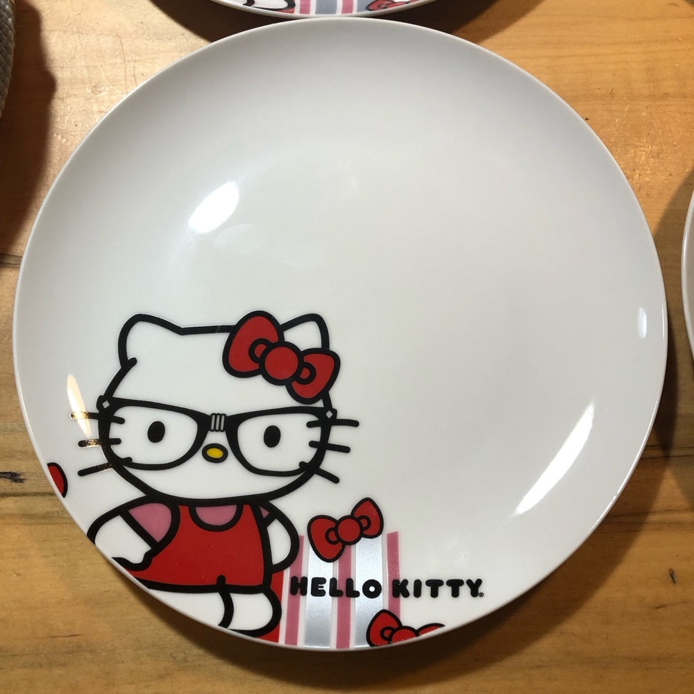 Hello Kitty Plate Set - Nerd Kitty - Picture 3 of 7